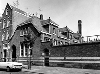 1975-1552 De openbare kleuterschool De woelige Roef aan de De Jagerstraat nummer 22.