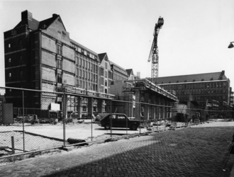 1975-706 Het Raam, links het Stadstimmerhuis in aanbouw.