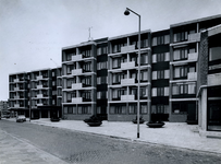 1975-744 Bejaardentehuis de ''Rubroek'' aan de Crooswijkseweg uit het noordoosten.