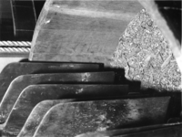 1976-1597 Opstelling van de messen van snuifmolen 'De Ster' aan de Plaszoom.