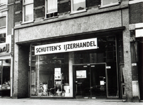 1976-1625 Nieuwe vestiging van de ijzerhandel Schutten's in het voormalige winkelpand van De Gruyter aan de Nieuwe ...