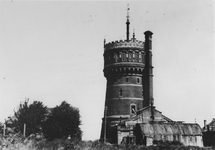1976-726 De watertoren en bijgebouw aan de Nieuw Mathenessepolder.