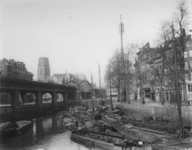 1976-994 De Kolk, rechts de Open Rijstuin, links het spoorwegviaduct, het Westnieuwland en de Grotemarkt, op de ...