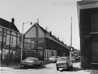 1977-1292 Alettastraat aan de zuidzijde, vanaf de Brouwerstraat, uit het noordoosten.