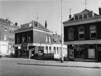 1977-1297 De Vlietlaan, en de Adelaarstraat. Links de Alettastraat.
