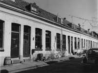 1977-1299 Adelaarsstraat, uit het zuidwesten met pandnummers tot aan de noordzijde.