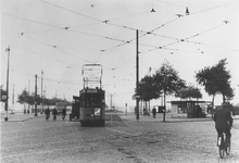 1977-1934 Marconiplein met tram 541 van lijn 4 op weg naar station Maas.