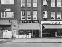 1977-2037 Groene Hilledijk met winkel Het Witte Huis op nr. 223.