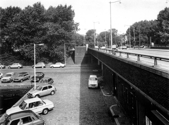 1977-2123-EN-2124 Gezichten op de Coolhaven (straat).Afgebeeld van boven naar beneden:-2123: westzijde van de Pieter de ...