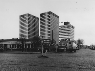 1977-298 Vierhavensstraat met de Europointgebouwen. Links de Keileweg.