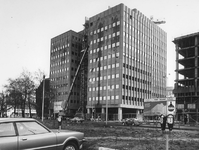 1977-322 Nieuwbouw van kantoorgebouwen aan de Blaak, o.a. links assurantiemaatschappij Nieuw Rotterdam.Op de ...