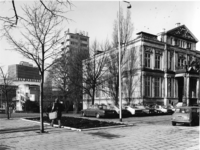 1977-323 De Korte Hoogstraat met rechts het Schielandshuis/Historisch Museum.Op de achtergrond het Erasmushuis ...