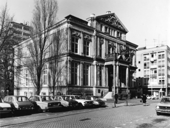 1977-403 Het Schielandshuis/Historisch Museum aan de Korte Hoogstraat.Links op de achtergrond het Erasmushuis ...