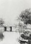 1978-2972 De Schiekolk en de Schiebrug, gezien vanaf de Galerijbrug over de Delftsevaart.Links op de achtergrond vaag ...