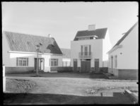 1978-3404 Woningen in het Witte Dorp van architect J.J.P. Oud. Begin en einde van de rondlopende Damloperstraat. Links ...