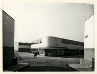 1978-3408 Arbeiderswoningen van architect J.J.P. Oud aan de Kiefhoek. De Heer Arnoldstraat. Links het Hendrik Idoplein.
