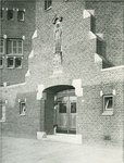 1978-3420 Toegang tot de Sint Mariaschool voor lager onderwijs aan de Jan Kruijffstraat nummer 4.