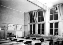 1978-3421 Interieur van de meisjesschool Sint Agnes aan de Mathenesserdijk nummer 457. Op de foto: waarschijnlijk het ...