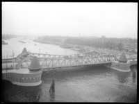 1978-3464 Bovenaanzicht op de Koninginnebrug, gezien vanaf de Nassaukade.
