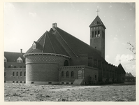 1978-3467 De Rooms-katholieke kerk H. Kruisvinding aan de Beukendaal, vanaf de Breeweg.
