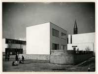 1978-3490 Vrijstaande kosterswoning aan Eemstein in Kiefhoek, gebouwd in Nieuw Zakelijke stijl naar ontwerp van J.J.P. ...