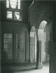 1978-3528 Toegang tot de meisjesschool aan de binnenzijde, Sint Mariaschool aan de Jan Kruijffstraat nummer 4.