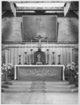 1978-3594 Interieur van de hulpkerk Sint Antonius Abt aan de Jan Kruijffstraat. Altaar met Piet Heynskruis (invoren ...