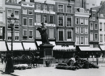 1978-888 Standbeeld van Erasmus op de Grotemarkt.