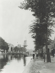 1980-1700 Gezicht op de Coolsingel met het Comediebruggetje en op de achtergrond korenmolen De Hoop.