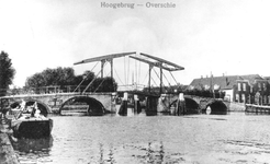 1980-1850 De Hogebrug over de Delfshavense Schie. Links de Delfshavensekade en rechts op de achtergrond Overschiese ...