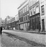 1986-1931 Noordzijde van de straat met op de achtergrond de Goudseweg. Rechts pand 51.