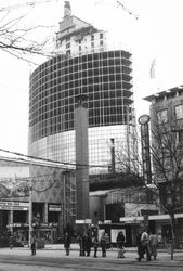1987-343 Bouw van het World Trade Center aan het Beursplein, gezien vanaf de Coolsingel.