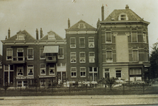 1987-644 Noordzijde Boezemsingel 41-49 hoek Boezemstraat Gebouw van A.I. de Vries & Zonen, nr. 41. Op de hoek nummer 49 ...