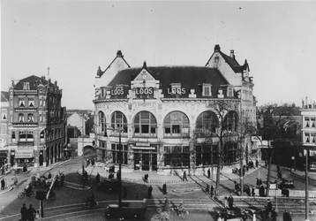 1988-2871 Het Hofplein met rechts Station Hofplein van de ZHESM (Zuid-Hollandsche Electrische Spoorweg-Maatschappij) - ...