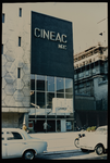 1992-3667 De bioscoop Cineac NRC naast de Bijenkorf aan de Coolsingel.