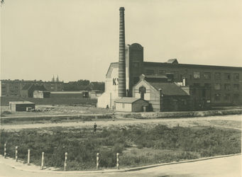 IV-343-83 Koninklijke Vereniging Tapijtfabrieken, vanaf Oostzeedijk, daarvoor de Oostmaasstraat.