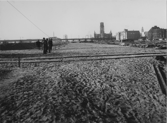 IX-1440 De (verlegde) Hoogstraat en omgeving.Op de achtergrond het spoorwegviaduct, rechts de Sint-Laurenskerk.