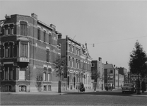 IX-1848-09 Lusthoflaan, ter hoogte van de Voorschoterlaan. Achtergrond links de Waterloostraat.