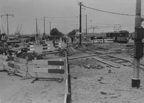 IX-1873 Marconiplein met opgebroken betrating in verband met verkeers wijzigingen. Op de achtergrond tram lijn 4 naar ...