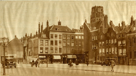 IX-1938 De Meent. Op de achtergrond rechts de toren van de Sint-Laurenskerk.