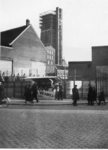 IX-1942-3 Kruising Meent - Delftsevaart. Op de achtergrond de toren van de Sint-Laurenskerk.