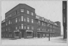 IX-1984 Gezicht in de Middenhoefstraat (rechts) - Essenburgstraat (links).