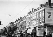 IX-3350-00-18 Gezicht op de West-Kruiskade tussen de Anna Paulownastraat (voorgrond rechts) en de Coolsestraat.