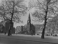 IX-410-01 Het Bospolderplein met de Bospolderplein kerk.