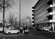 IX-917-00-00-26 De Glashaven.Op de achtergrond een kantoorgebouw aan de Wijnhaven (links) en de Posthoornstraat.