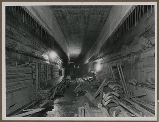 X-11-49 De bouw en aanleg van de Maastunnel.
