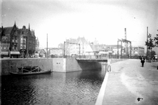 X-159-02 Lage Erfbrug bij de Coolhaven. Op de achtergrond links de Schiedamseweg.