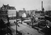 X-86-02 Havenstraat, de Aelbrechtsbrug over de Aelbrechtskolk. Linksachter de Schiedamseweg, rechtsachter de ...