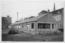 XII-120 Het hulpgebouw voor de Gemeente Technische Dienst bij de Veemarkt, uit het zuidoosten.