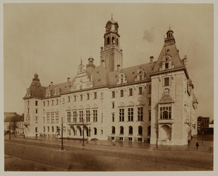 XII-47-1 Het stadhuis aan de Coolsingel, gebouwd tussen 1914 en 1920 naar het ontwerp van de architect Henri Evers.